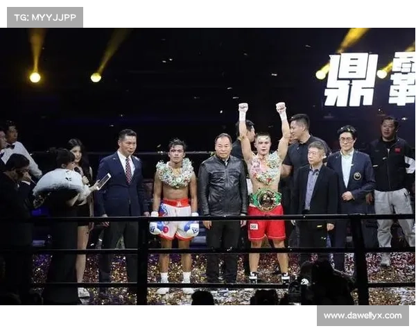 勇士荣耀崛起之战10姬忠航TKO埃迷勒夺羽量级积分荣誉